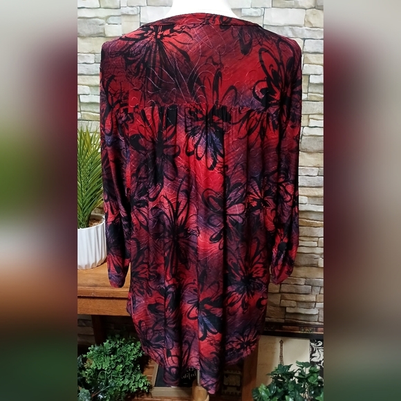 NOTATIONS Floral Embossed Pleated Blouse 2X - Picture 3 of 5